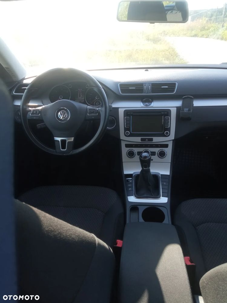 Volkswagen Passat 1.6 TDI Comfortline - 11