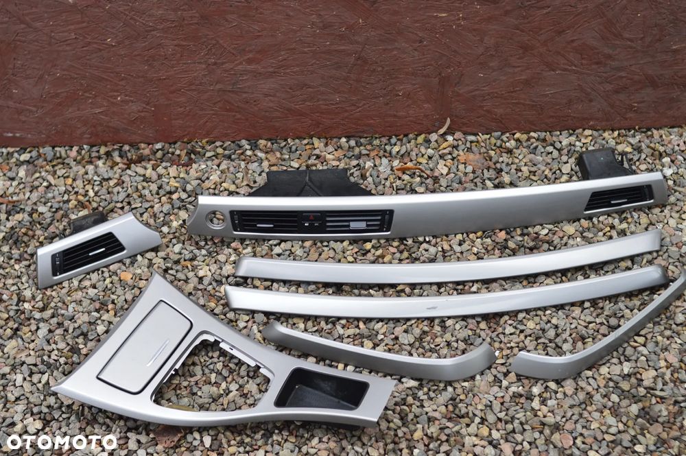 BMW E91 / E90 ORYGINALNY KOMPLET DEKORÓW / LISTWY OZDOBNE W KOLORZE SREBRNYM POD SYSTEM STAR-STOP + KRATKI NAWIEWU O NR. 51 16 7 137 484 / 51 16 7 137 485 / 7 137 484 / 7 121 472 OEM