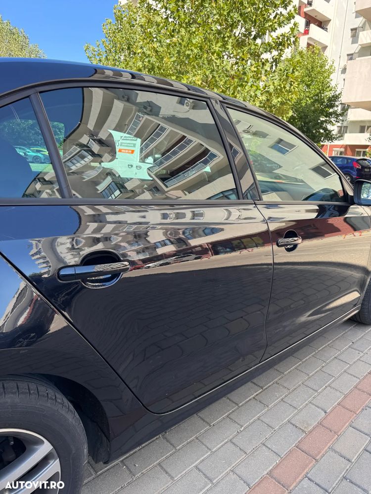 Volkswagen Jetta 2.0 TDI Comfortline - 10