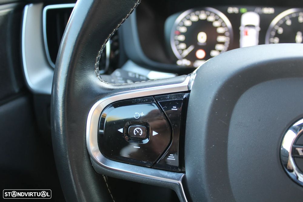 Volvo XC 60 2.0 T8 PHEV R-Design AWD - 16