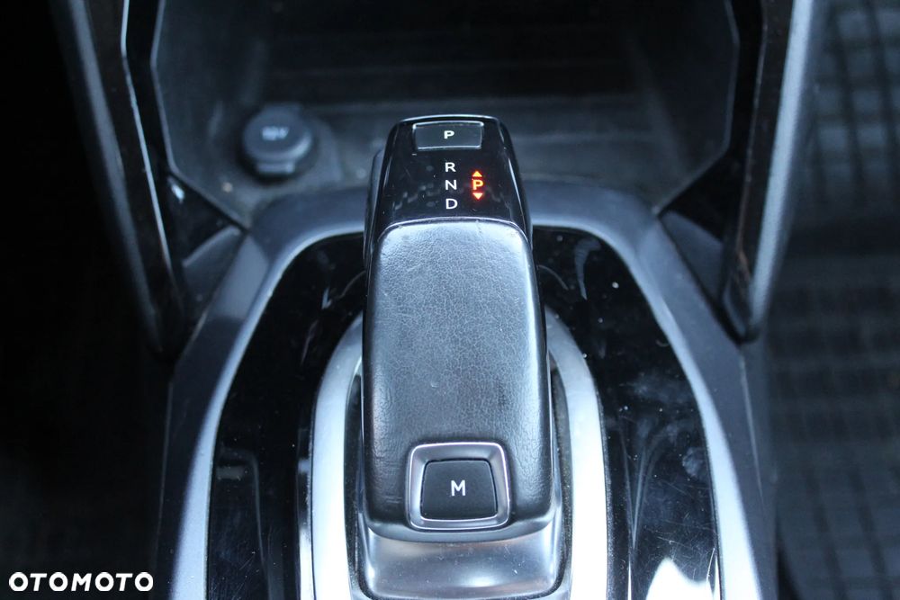 Peugeot 2008 1.2 PureTech Allure S&S EAT8 - 28