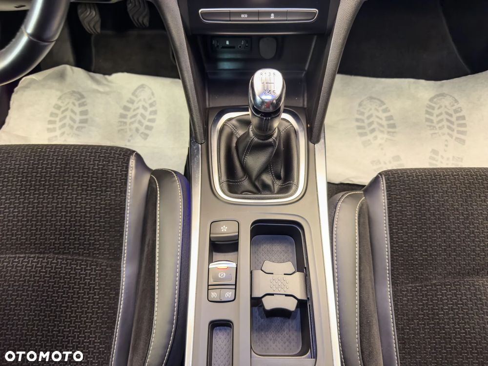 Renault Megane ENERGY TCe 130 INTENS - 23