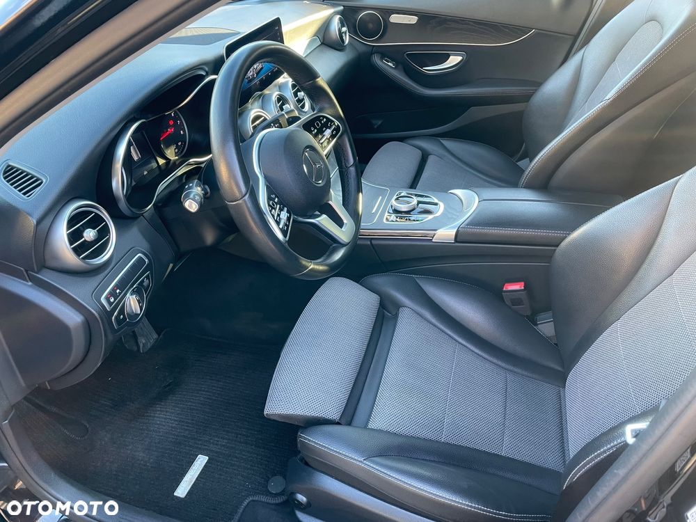 Mercedes-Benz Klasa C 300 9G-TRONIC - 9
