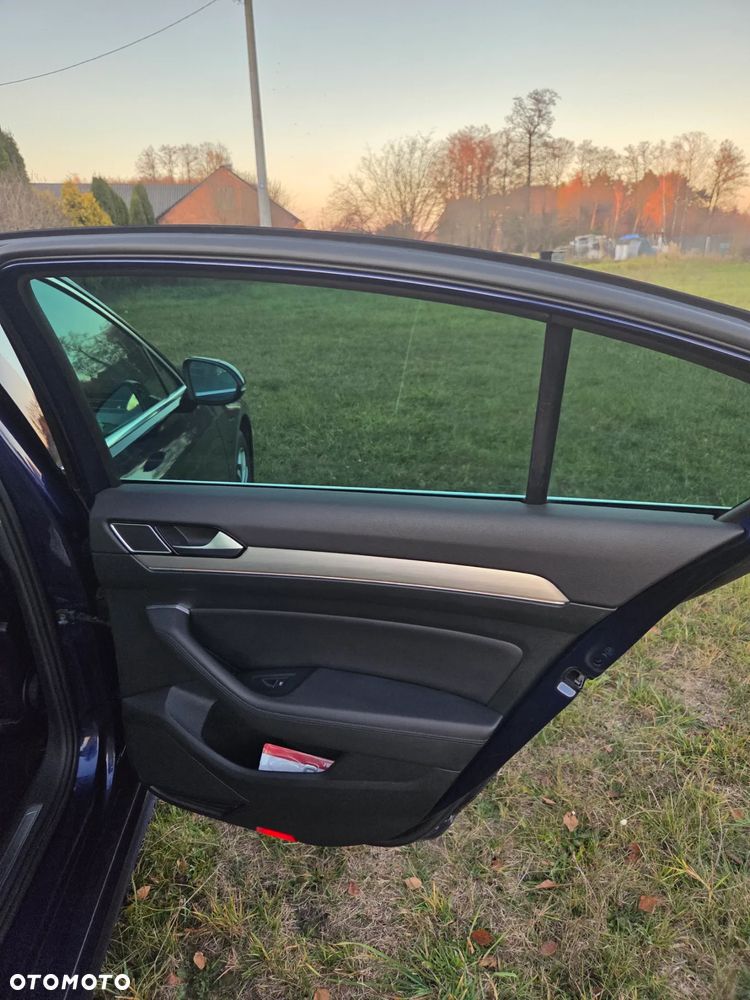 Volkswagen Passat - 15