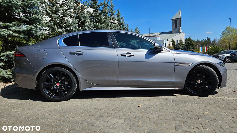Jaguar XE 2.0 D180 R-Dynamic SE - 8
