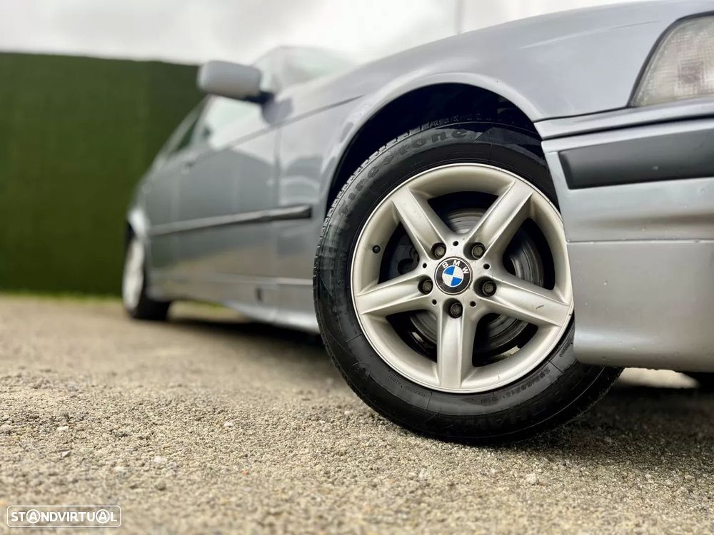 BMW 318 i Exclusive - 5