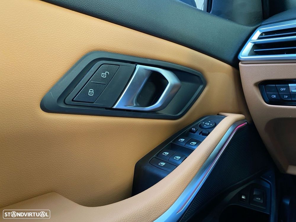 BMW 330 e Pack Desportivo M Auto - 16