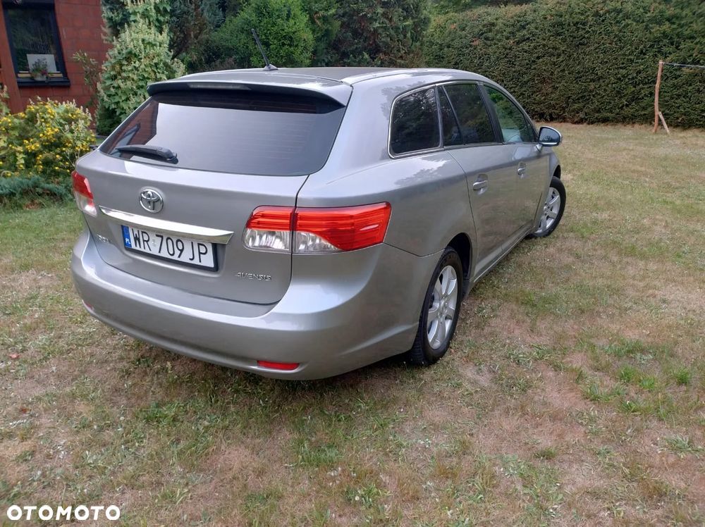 Toyota Avensis - 8