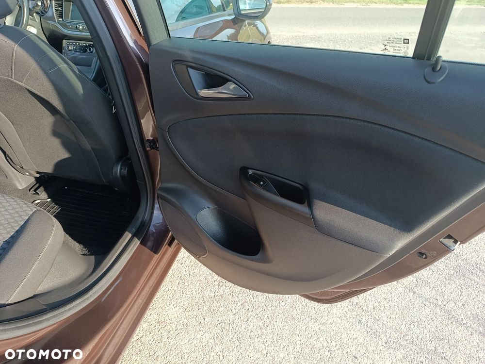 Opel Astra 1.6 D (CDTI) Start/Stop Dynamic - 32