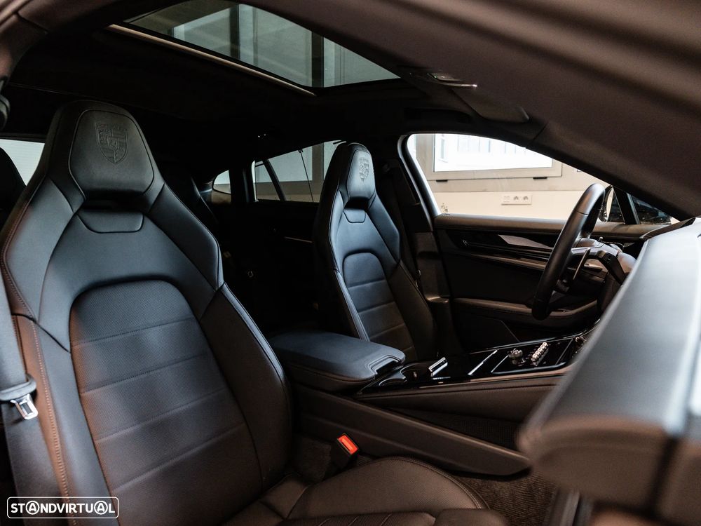 Porsche Panamera 4 E-Hybrid - 37