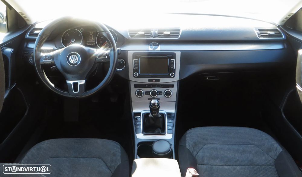 VW Passat 1.6 TDI BlueMotion - 19