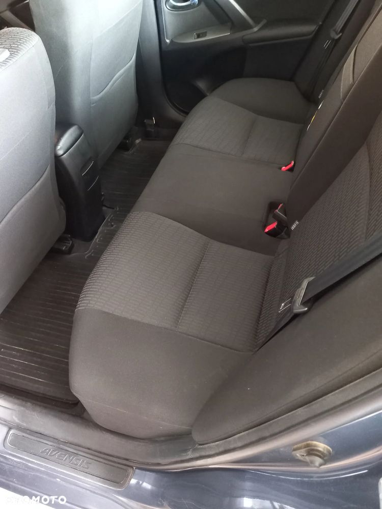 Toyota Avensis - 22