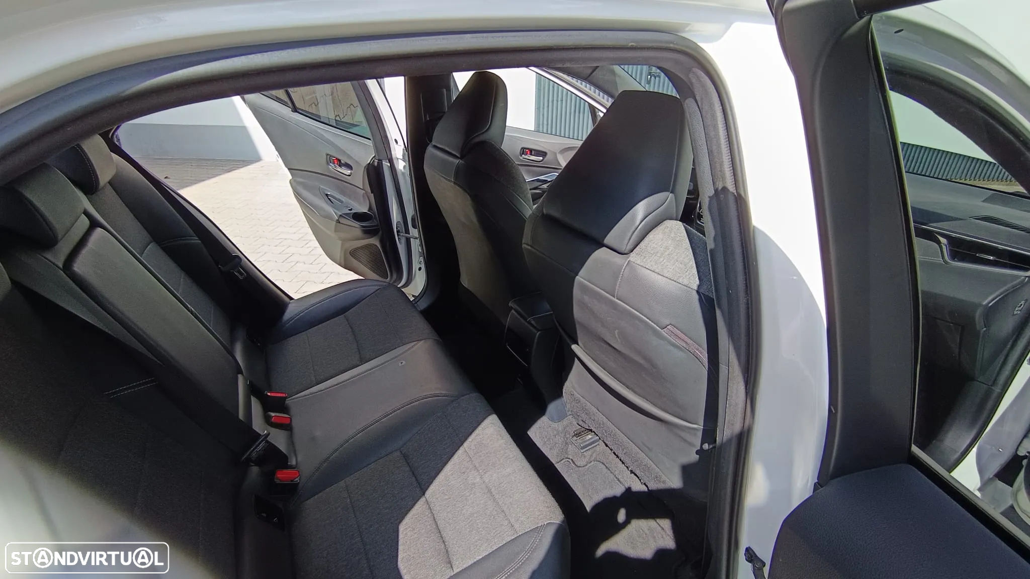 Toyota Corolla 1.8 Hybrid Exclusive - 10