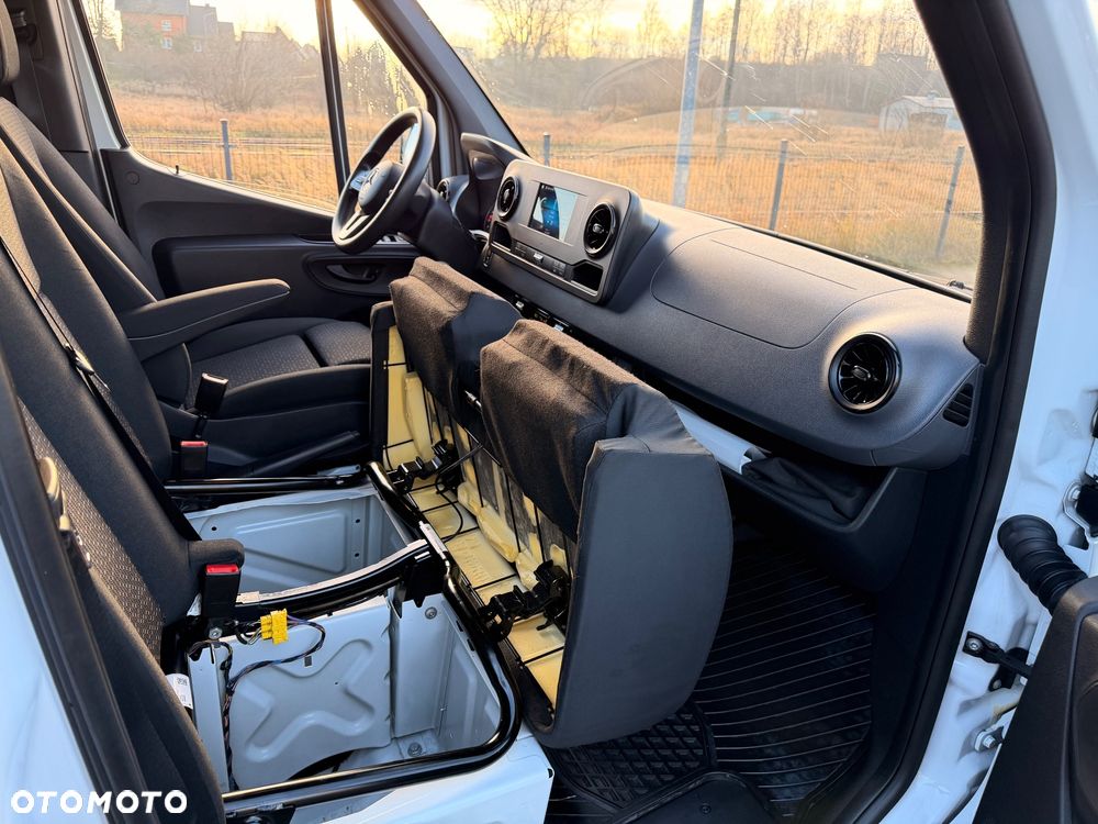 Mercedes-Benz Sprinter - 26