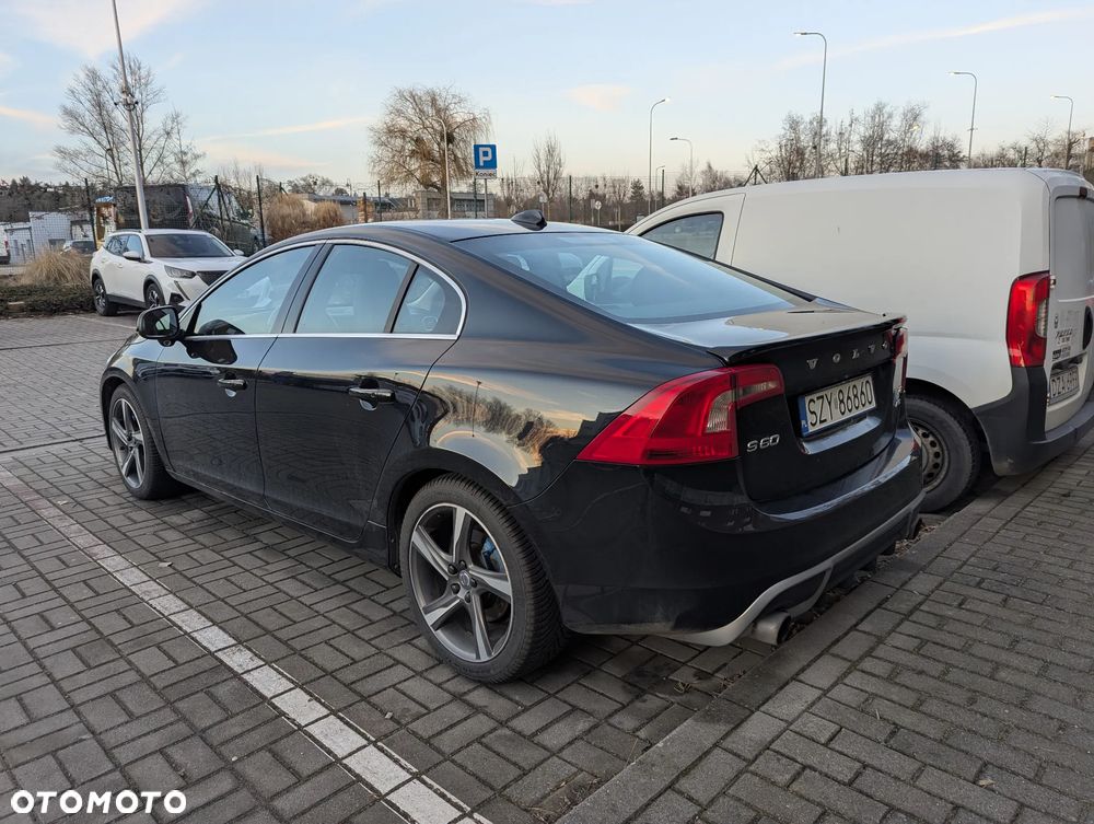 Volvo S60 T6 AWD R-Design - 3