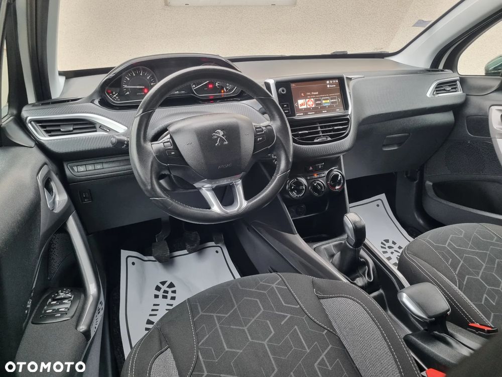 Peugeot 2008 1.2 Pure Tech Style S&S - 7