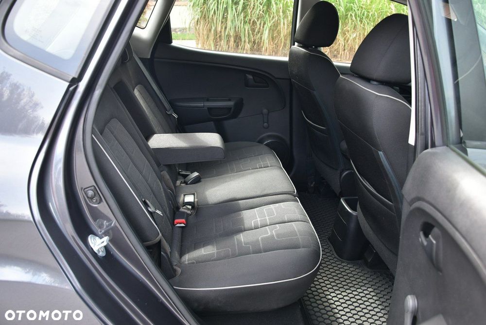 Kia Venga - 11