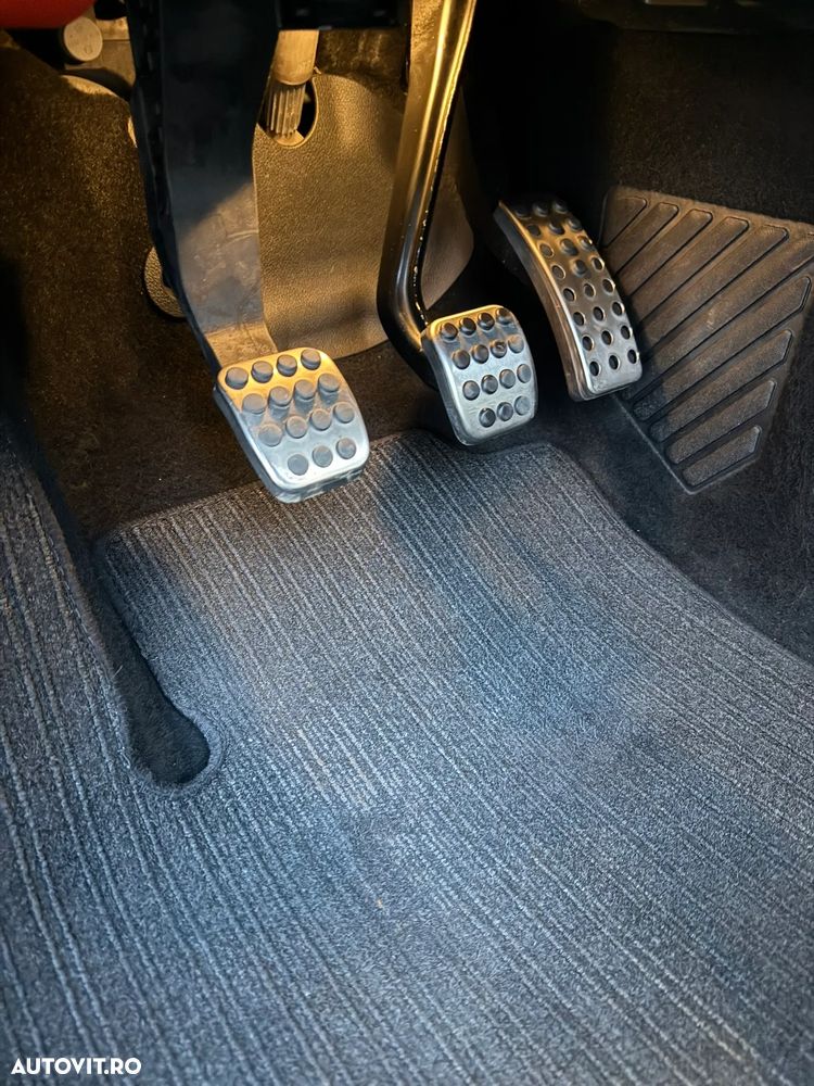 Mercedes-Benz GLA 200 AMG Line - 34