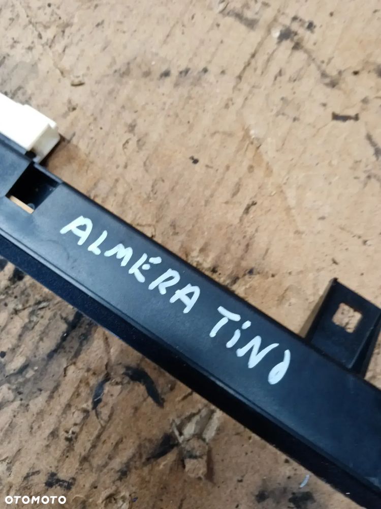 Trzecie światło stop Nissan Almera Tino - 3