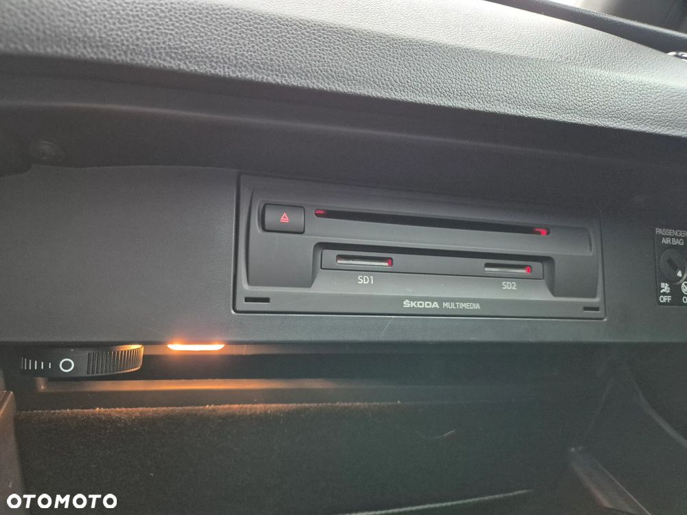 Skoda Octavia 2.0 TDI DSG RS - 26