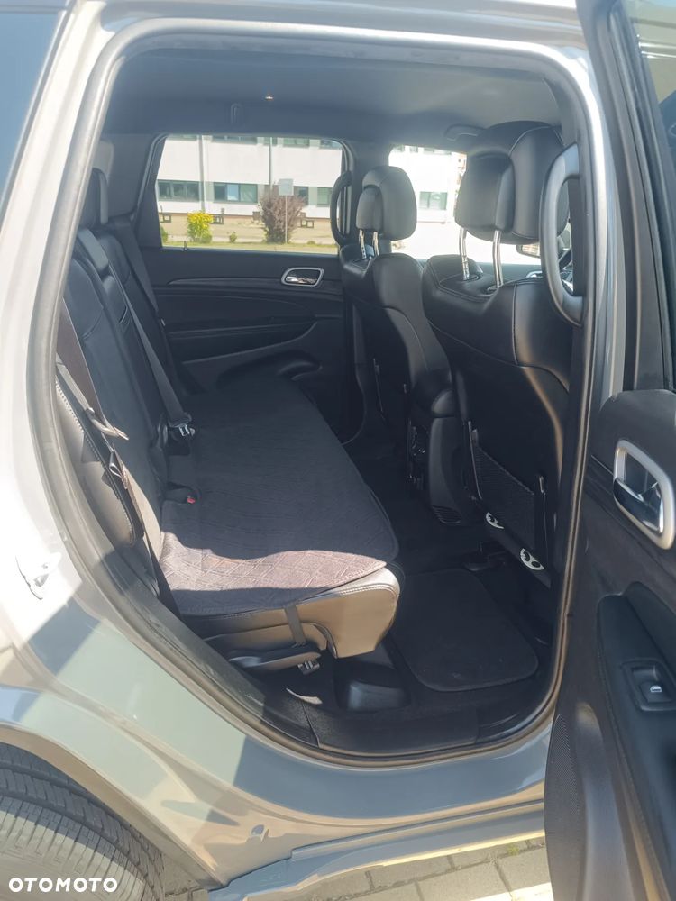 Jeep Grand Cherokee - 26