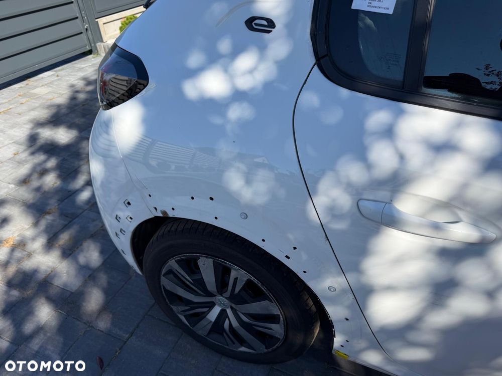 Peugeot 208 - 24