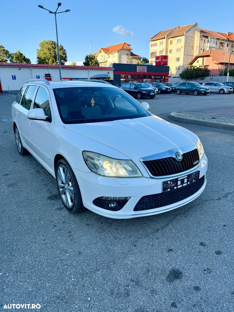 Skoda Octavia Combi 2.0 TDI CR DPF DSG RS - 2