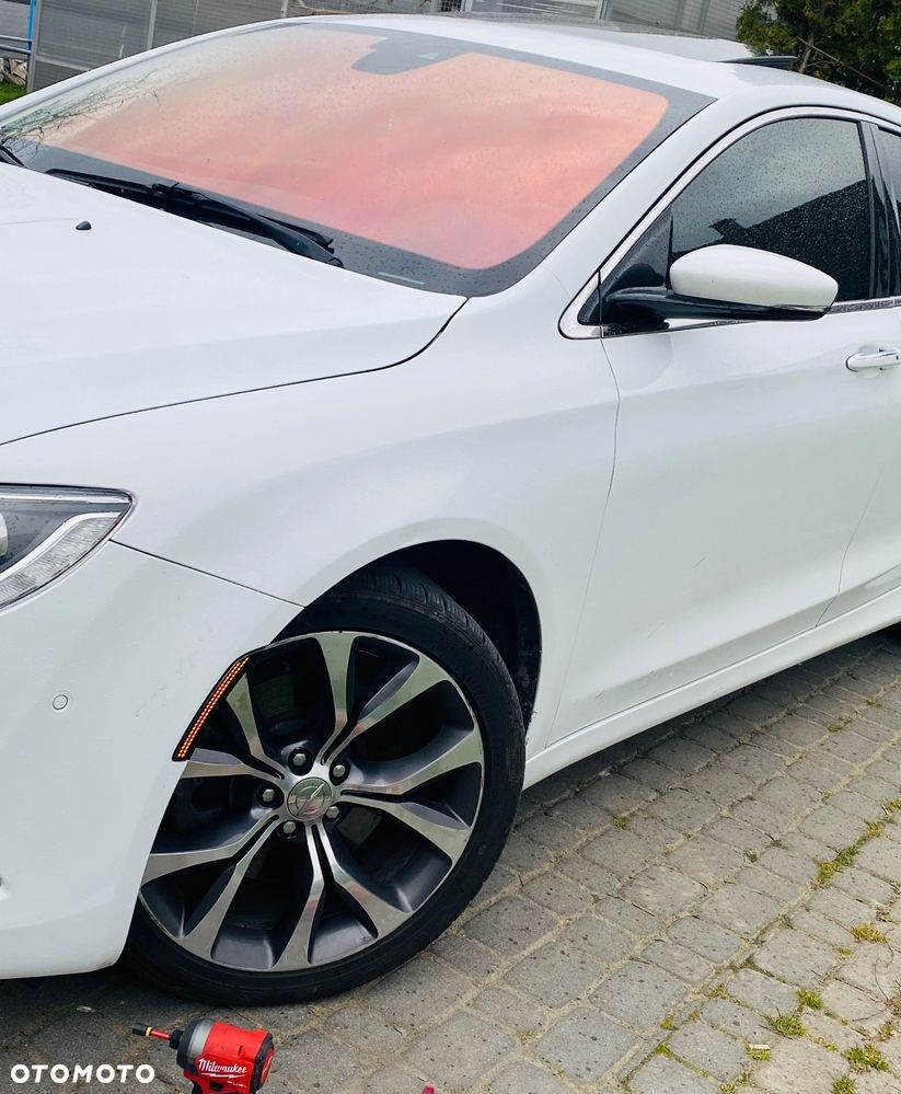 Chrysler 200 - 4