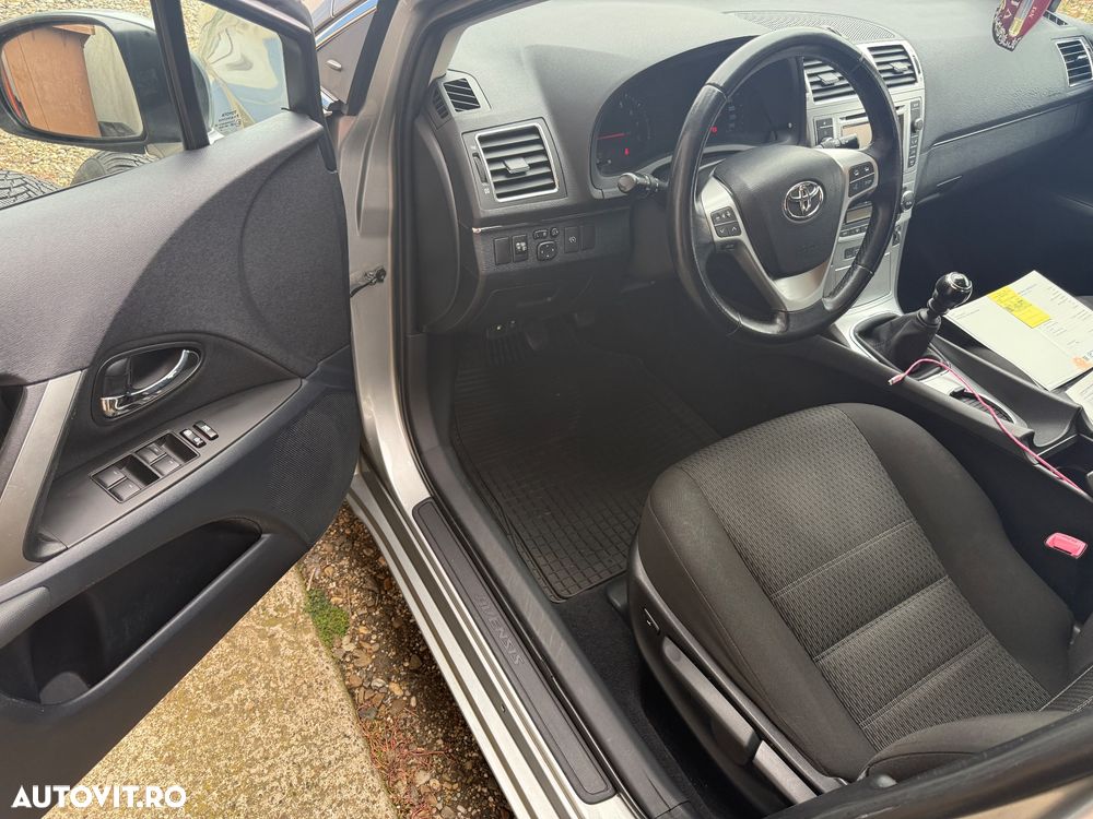 Toyota Avensis 1.8 Executive - 8