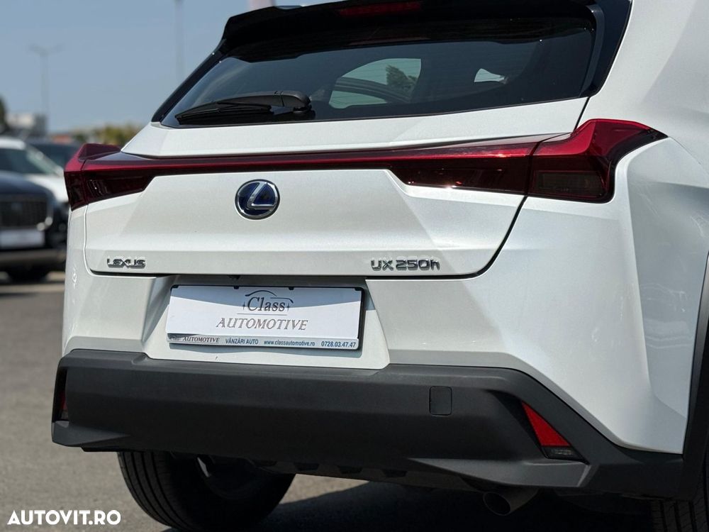Lexus UX - 7