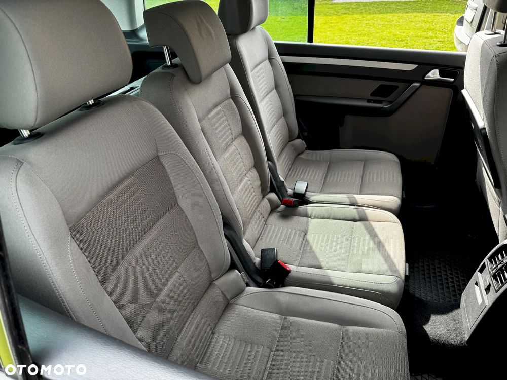 Volkswagen Touran 2.0 TDI DPF Highline - 16