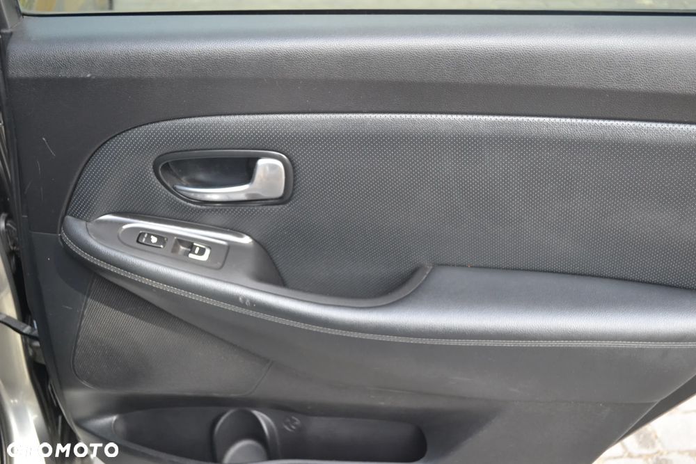 Kia Carens 1.7 CRDi Business Line 7os 7DCT - 26