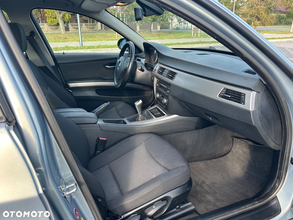 BMW Seria 3 320i - 21