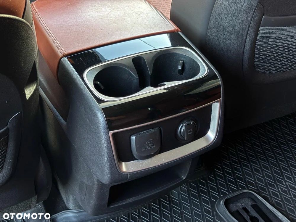 Kia Carnival - 31