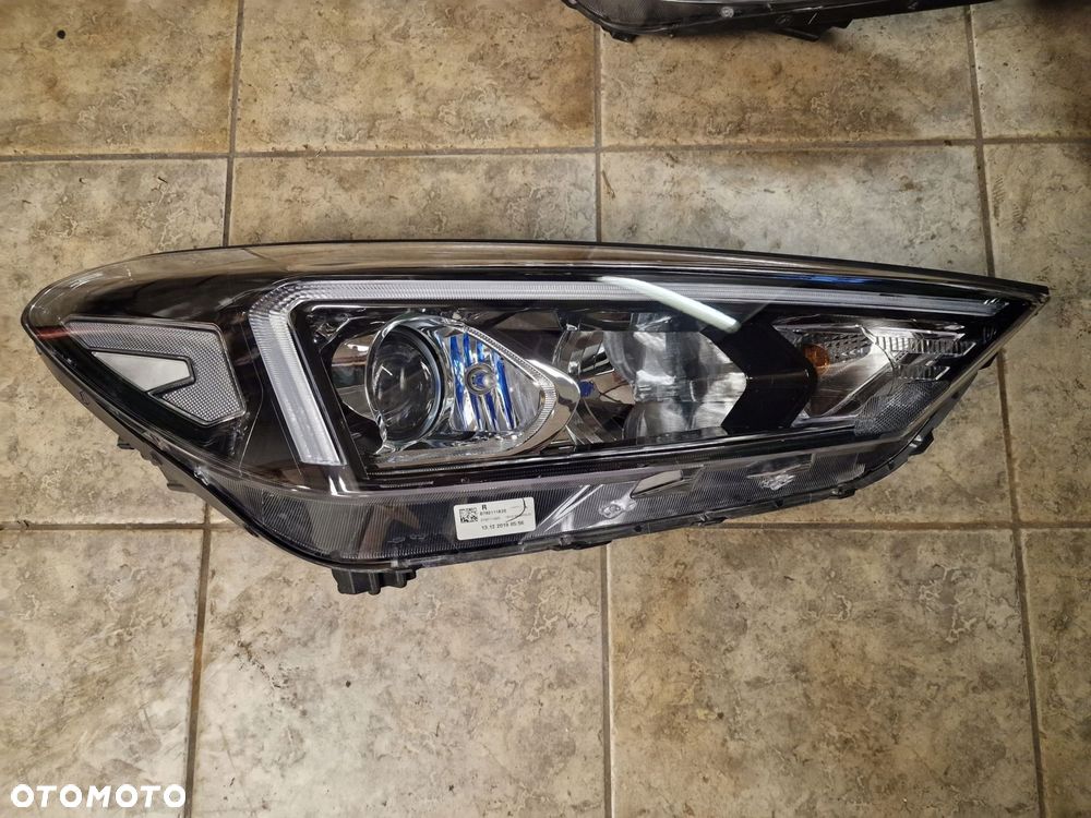 lampa przednia hyundai tucson n-line lewa d7921-22a10 prawa d7921-22a20 - 2