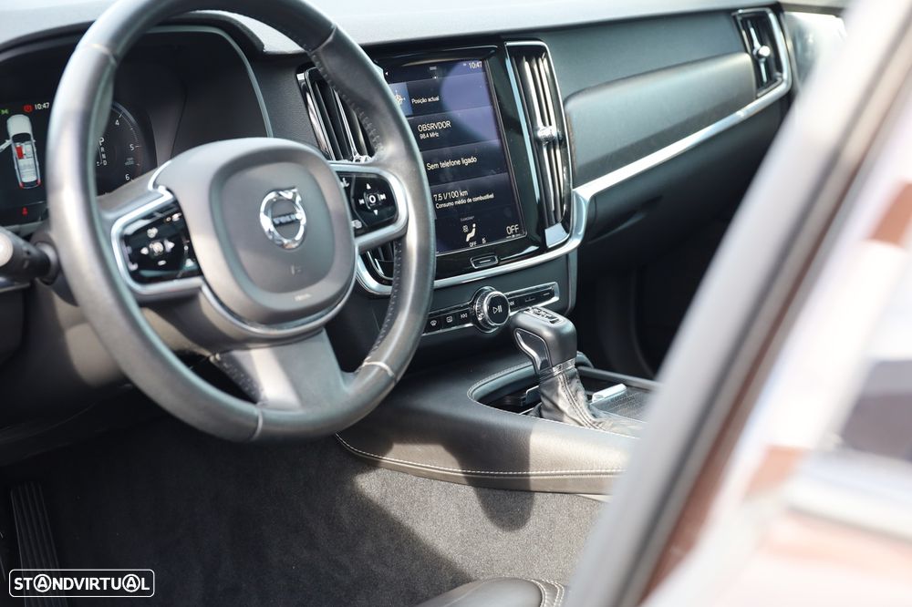 Volvo V90 Cross Country 2.0 D4 Pro AWD Geartronic - 28