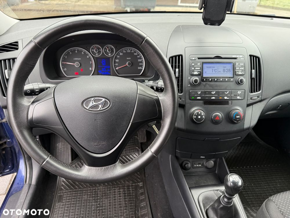 Hyundai i30 1.4 Base + - 21