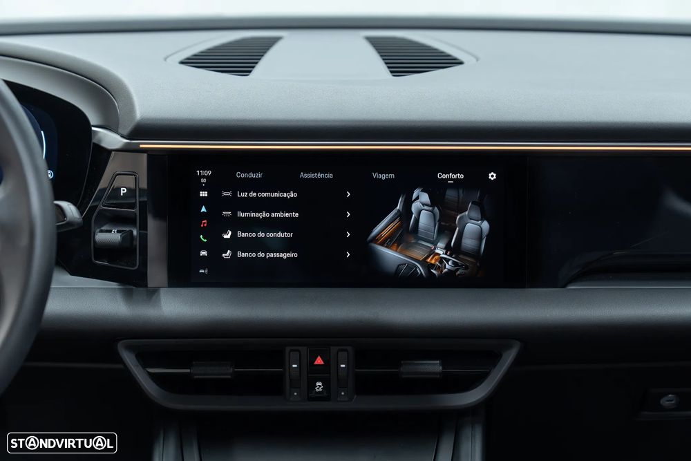 Porsche Macan Electric - 44