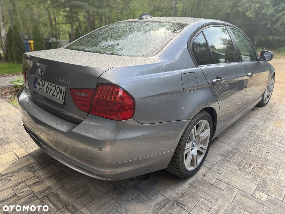 BMW Seria 3 318i - 4