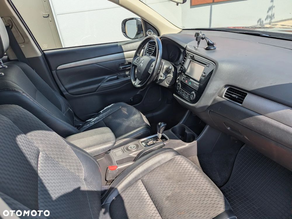Mitsubishi Outlander 2.2 DID Instyle Navi 4WD - 11