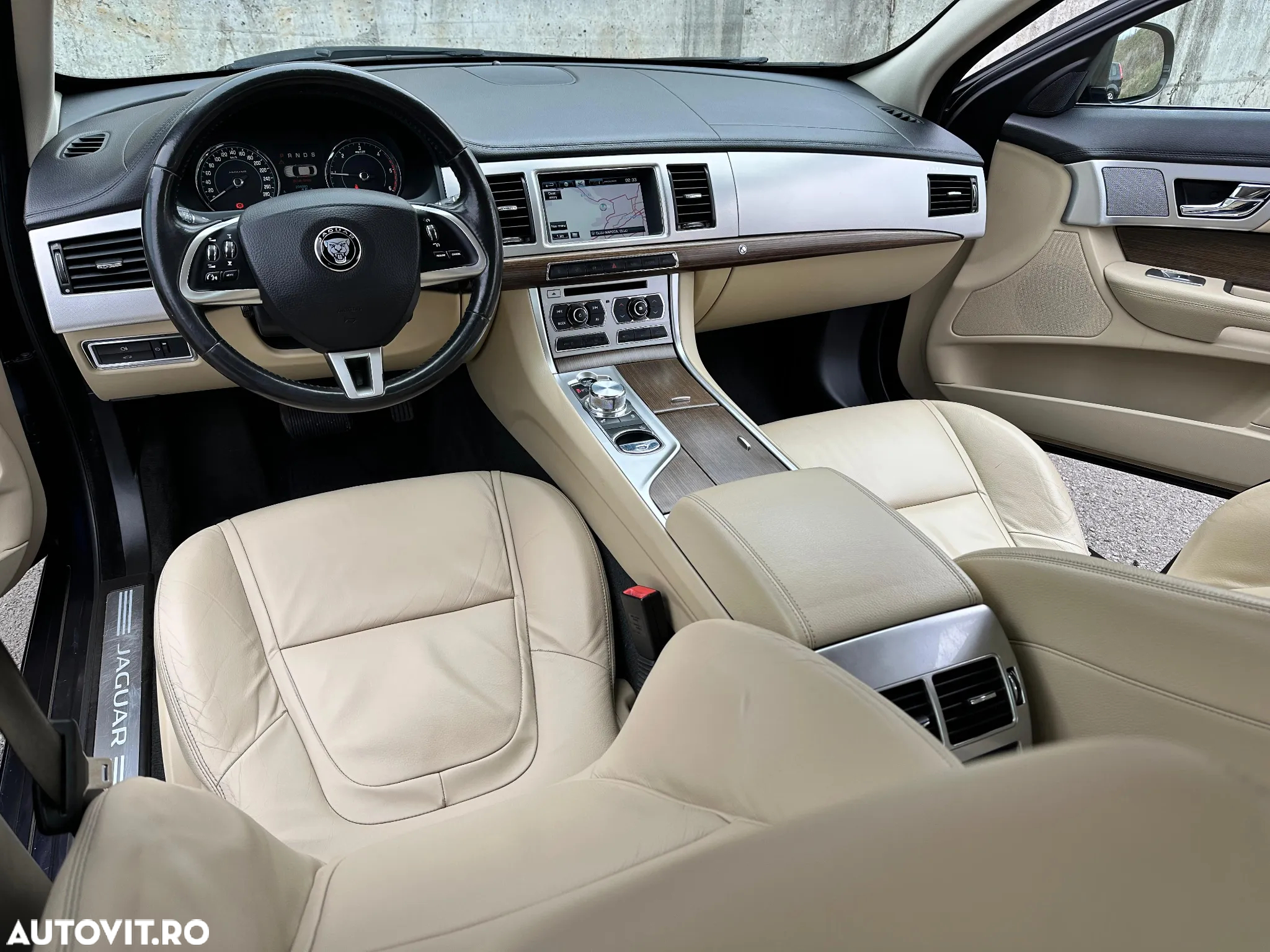 Jaguar XF 2.2D - 18