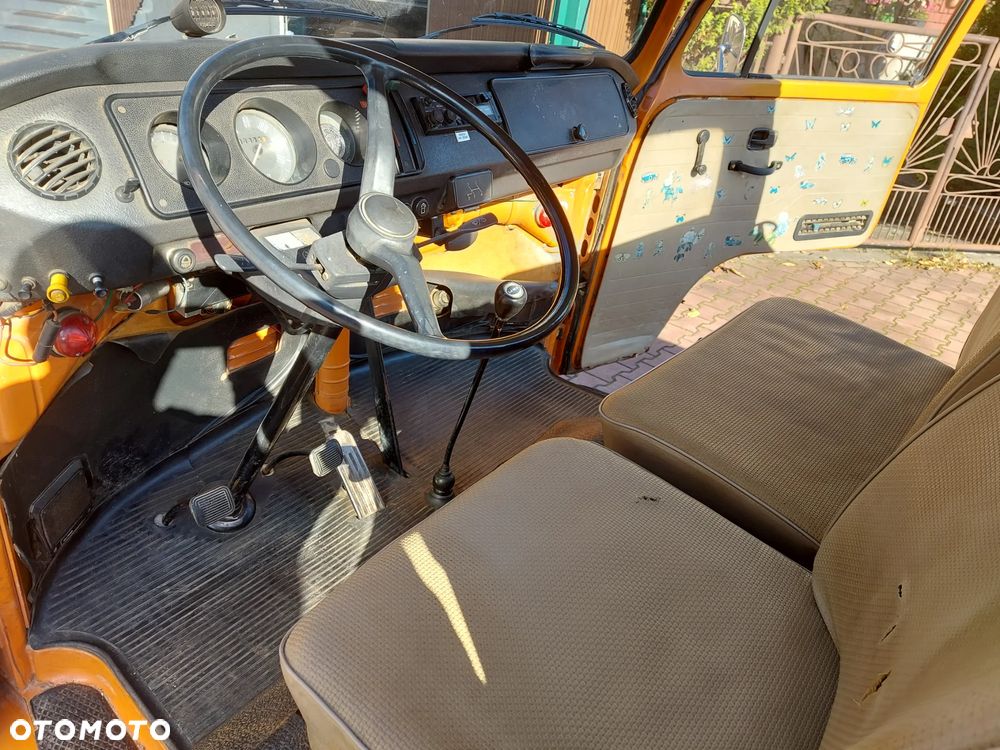 Volkswagen Transporter - 22