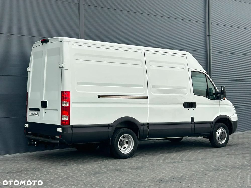 Iveco Daily 40C18 35C18 3.0 HPI L3H2 Średniak **Hak 3,5t.**NA BLIŹNIAKACH**Sprowadzony**2011R** - 3