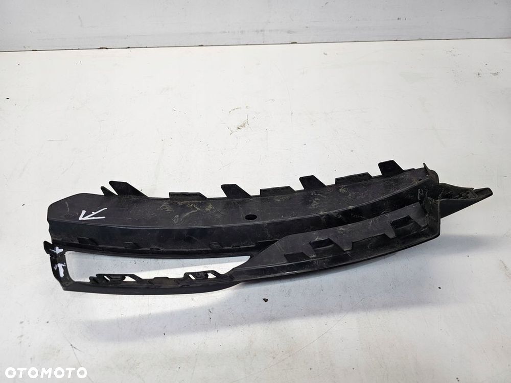 KRATKA ATRAPA ZDERZAKA PRAWA AUDI A3 8V 8V3807682G S-LINE - 4