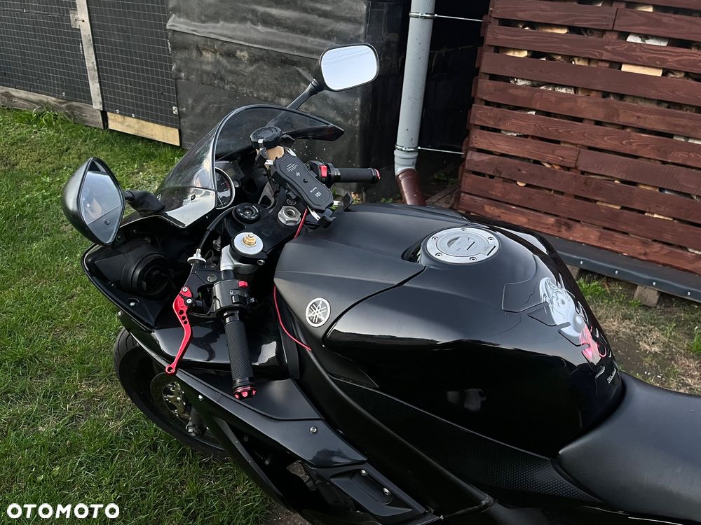 Yamaha R1 - 6