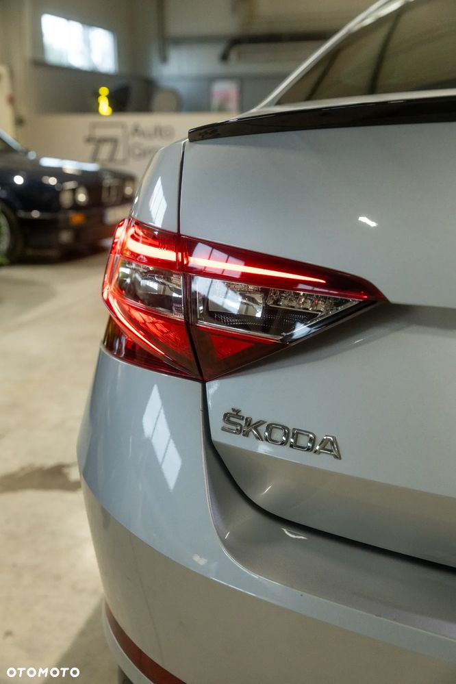 Skoda Superb 2.0 TDI Sportline DSG - 19
