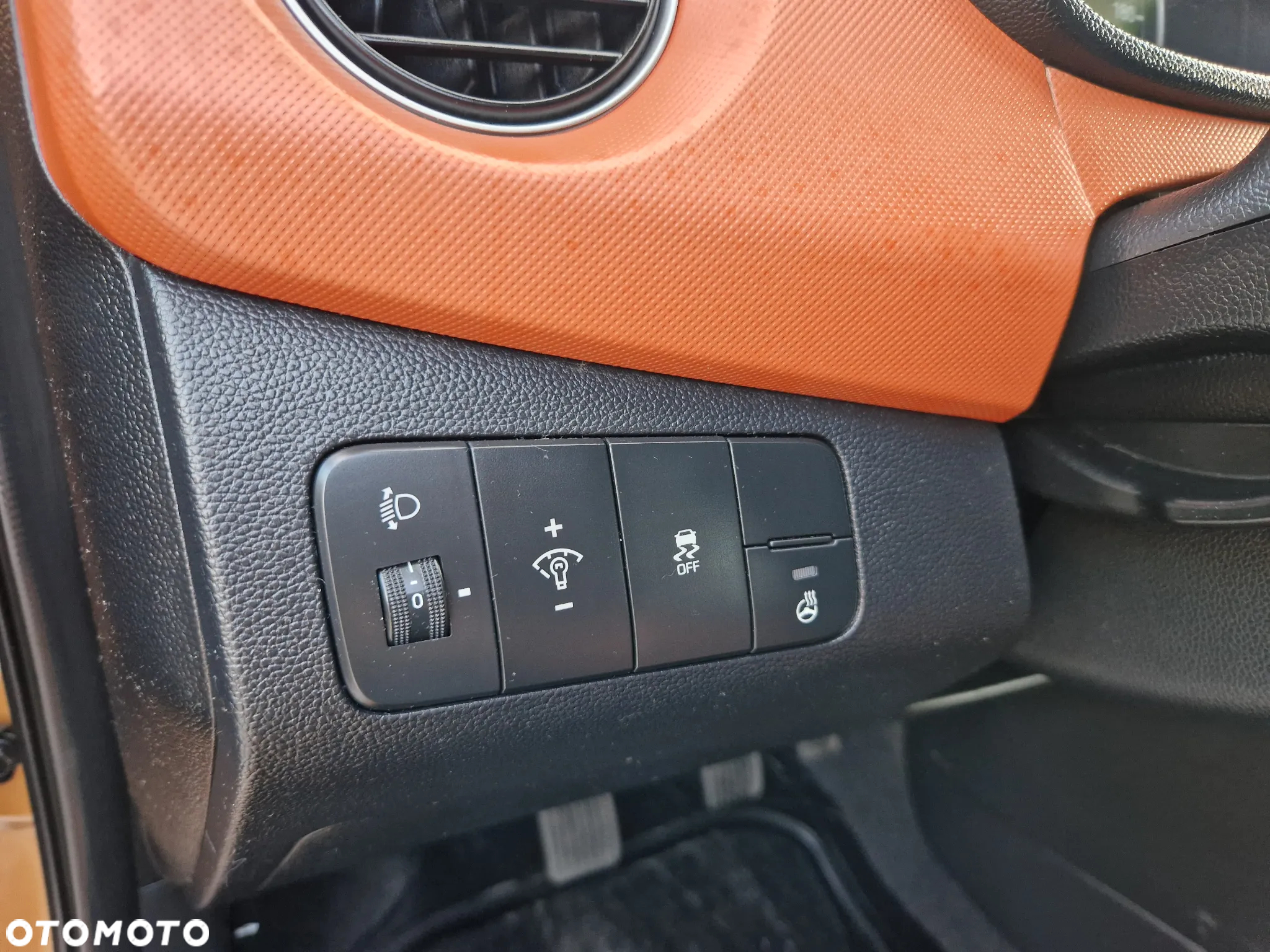 Hyundai i10 1.0 Fifa World Cup Edition - 18