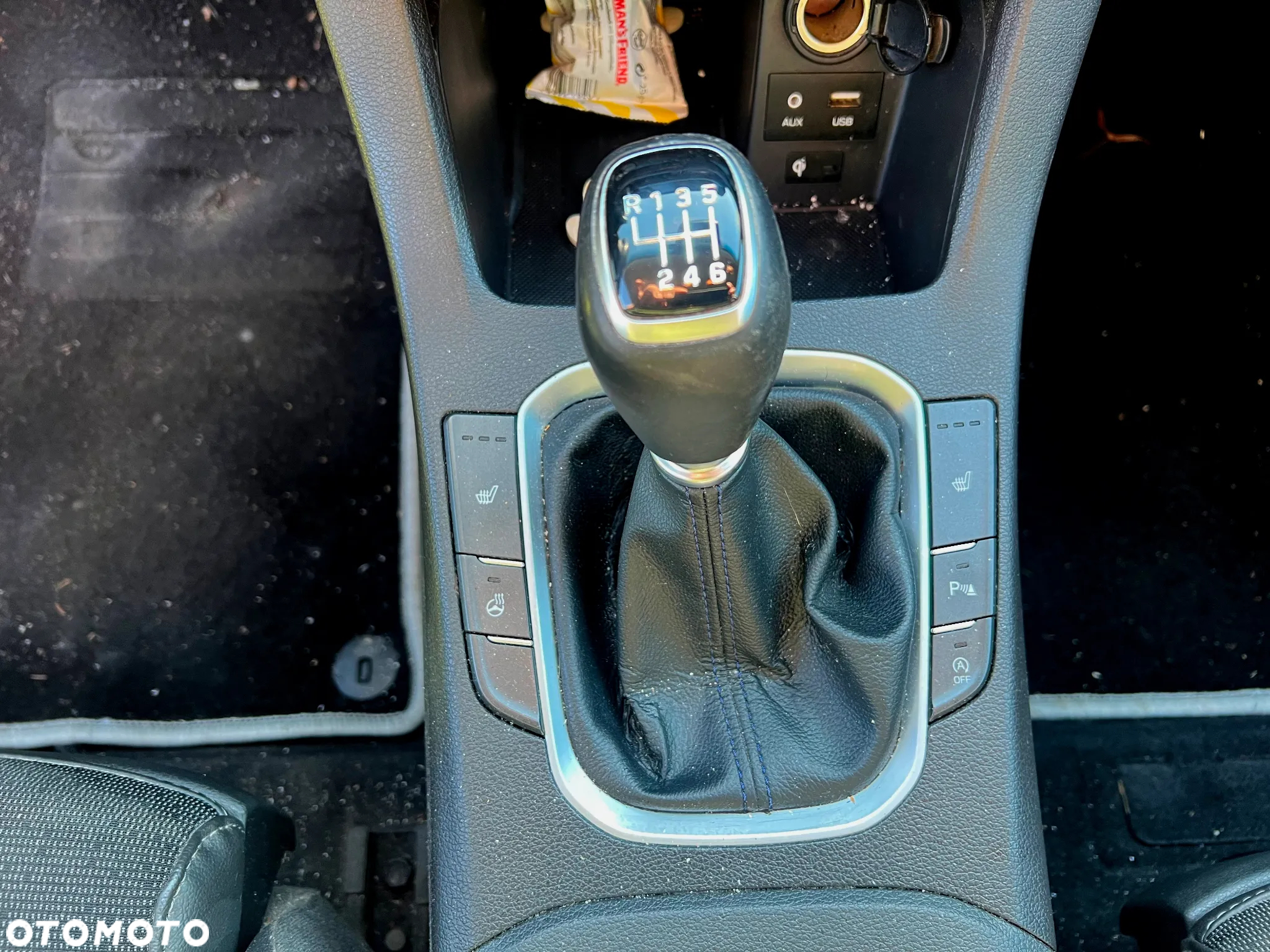 Hyundai i30 1.6 D Premiere Luxury - 16
