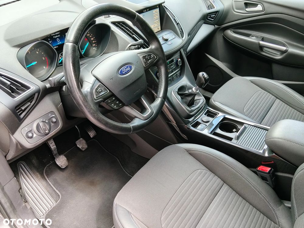 Ford Kuga 2.0 TDCi 2x4 Titanium - 22