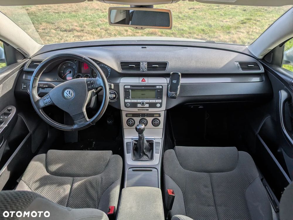 Volkswagen Passat 2.0 TDI Individual - 8